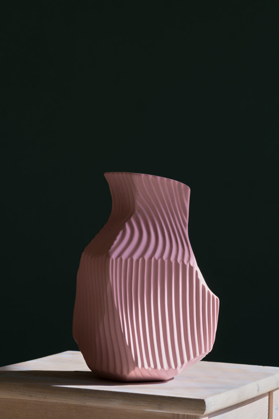 Cutted Classic pink porcelain vase - Image 3